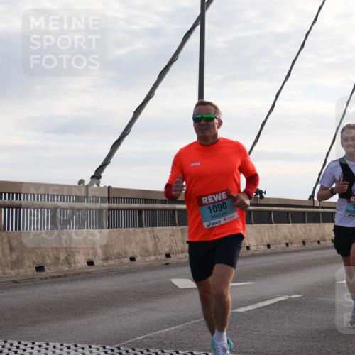 03.10.2024 - Köhlbrandbrückenlauf Matties Gatica Varas http://msf.ph/oto/7167645 03.10.2024 09:20:16 Position 2 1090, 1076 meine-sportfotos.de