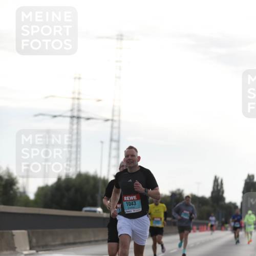 03.10.2024 - Köhlbrandbrückenlauf Fuchs,  Jonas http://msf.ph/oto/7167822 03.10.2024 09:10:44 Position 3 1, 1043 meine-sportfotos.de