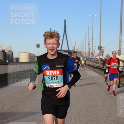 03.10.2024 - Köhlbrandbrückenlauf Miley Keyser http://msf.ph/oto/7168290 03.10.2024 09:42:54 Position 3 2076 meine-sportfotos.de