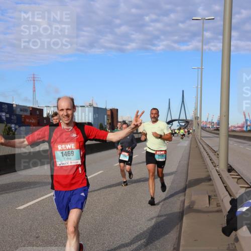 03.10.2024 - Köhlbrandbrückenlauf Miley Keyser http://msf.ph/oto/7168432 03.10.2024 09:42:58 Position 3 1469, 1420, 1255 meine-sportfotos.de