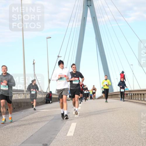 03.10.2024 - Köhlbrandbrückenlauf Jannik Wohlers http://msf.ph/oto/7168566 03.10.2024 09:42:15 Position 2 1254, 1385, 1827, 2182 meine-sportfotos.de