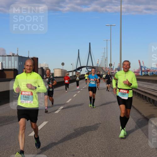 03.10.2024 - Köhlbrandbrückenlauf Miley Keyser http://msf.ph/oto/7168807 03.10.2024 09:43:14 Position 3 17, 1482, 1132, 1067 meine-sportfotos.de