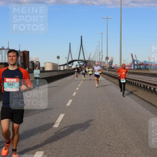 03.10.2024 - Köhlbrandbrückenlauf Miley Keyser http://msf.ph/oto/7169316 03.10.2024 09:43:38 Position 3 143, 1442, 1205, 1066 meine-sportfotos.de