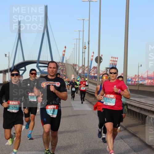 03.10.2024 - Köhlbrandbrückenlauf Miley Keyser http://msf.ph/oto/7169473 03.10.2024 09:44:11 Position 3 1245, 2220, 1119, 1117 meine-sportfotos.de