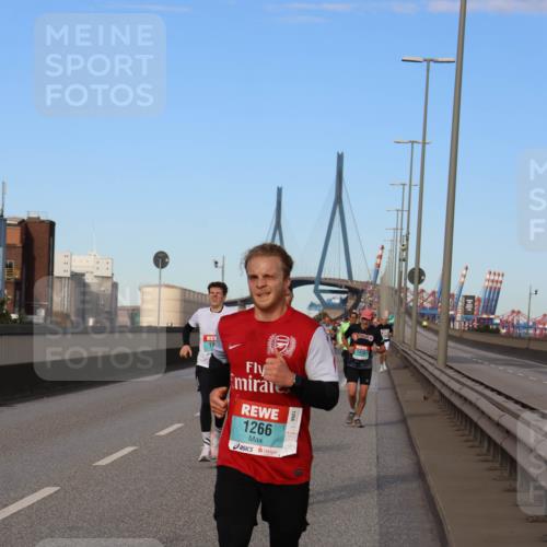 03.10.2024 - Köhlbrandbrückenlauf Miley Keyser http://msf.ph/oto/7169632 03.10.2024 09:44:26 Position 3 1266 meine-sportfotos.de