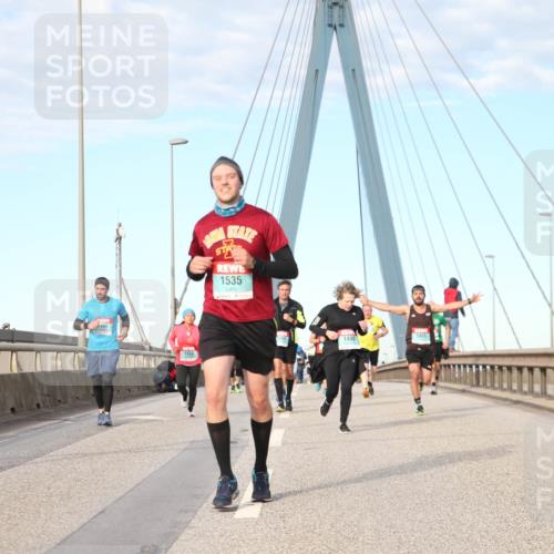 03.10.2024 - Köhlbrandbrückenlauf Jannik Wohlers http://msf.ph/oto/7171374 03.10.2024 09:42:22 Position 2 1333, 1535, 1490, 1451 meine-sportfotos.de
