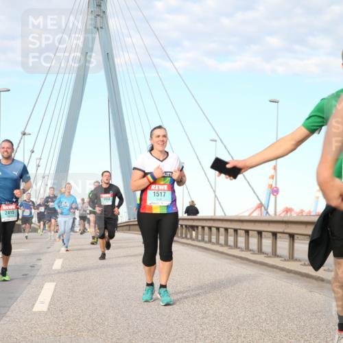 03.10.2024 - Köhlbrandbrückenlauf Jannik Wohlers http://msf.ph/oto/7171974 03.10.2024 09:42:30 Position 2 2415, 1958, 1517, 7, 2311 meine-sportfotos.de