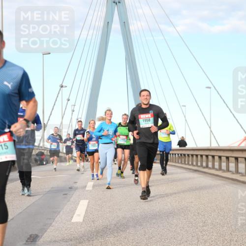 03.10.2024 - Köhlbrandbrückenlauf Jannik Wohlers http://msf.ph/oto/7172042 03.10.2024 09:42:32 Position 2 2415, 1427, 2902, 1958, 187 meine-sportfotos.de