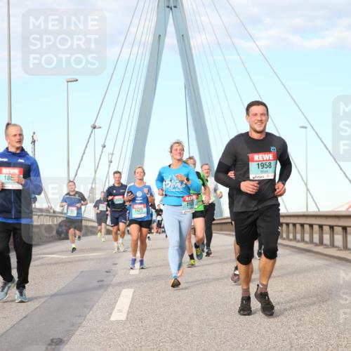 03.10.2024 - Köhlbrandbrückenlauf Jannik Wohlers http://msf.ph/oto/7172066 03.10.2024 09:42:33 Position 2 1432, 18, 112, 1303, 1427, 1958 meine-sportfotos.de