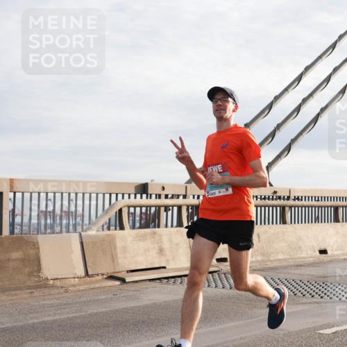 03.10.2024 - Köhlbrandbrückenlauf Matties Gatica Varas http://msf.ph/oto/7172600 03.10.2024 09:21:56 Position 2  meine-sportfotos.de
