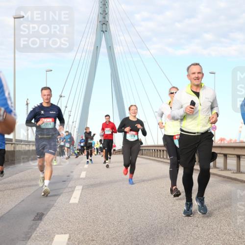 03.10.2024 - Köhlbrandbrückenlauf Jannik Wohlers http://msf.ph/oto/7174337 03.10.2024 09:42:37 Position 2 427, 2059, 2079 meine-sportfotos.de