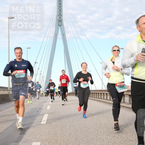 03.10.2024 - Köhlbrandbrückenlauf Jannik Wohlers http://msf.ph/oto/7174356 03.10.2024 09:42:38 Position 2 1303, 2059, 2079, 1942 meine-sportfotos.de