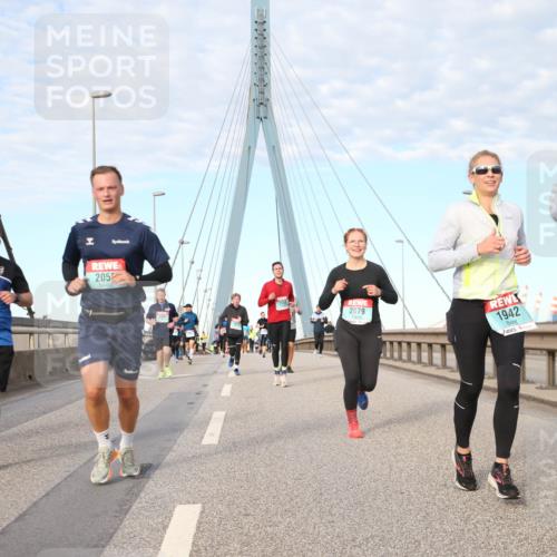 03.10.2024 - Köhlbrandbrückenlauf Jannik Wohlers http://msf.ph/oto/7174368 03.10.2024 09:42:38 Position 2 1303, 2052, 2079, 1942 meine-sportfotos.de
