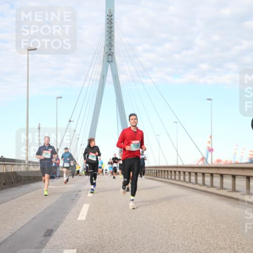 03.10.2024 - Köhlbrandbrückenlauf Jannik Wohlers http://msf.ph/oto/7174456 03.10.2024 09:42:40 Position 2 20 meine-sportfotos.de