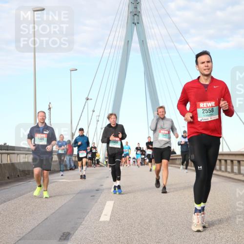 03.10.2024 - Köhlbrandbrückenlauf Jannik Wohlers http://msf.ph/oto/7174470 03.10.2024 09:42:41 Position 2 1547, 1455, 1409, 2558 meine-sportfotos.de
