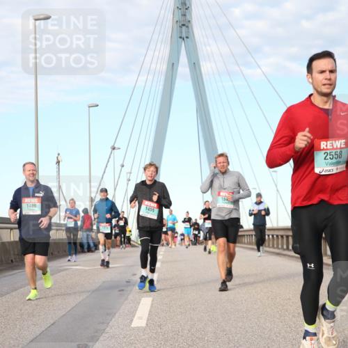 03.10.2024 - Köhlbrandbrückenlauf Jannik Wohlers http://msf.ph/oto/7174476 03.10.2024 09:42:41 Position 2 1455, 1409, 154, 1, 2558 meine-sportfotos.de