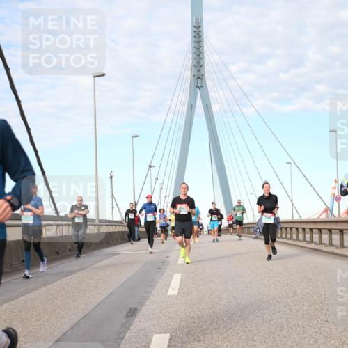 03.10.2024 - Köhlbrandbrückenlauf Jannik Wohlers http://msf.ph/oto/7174696 03.10.2024 09:42:46 Position 2 1970, 1411, 1180 meine-sportfotos.de