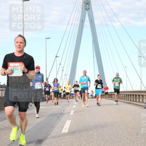 03.10.2024 - Köhlbrandbrückenlauf Jannik Wohlers http://msf.ph/oto/7174896 03.10.2024 09:42:49 Position 2 3543, 1180, 1446, 1412, 1600 meine-sportfotos.de