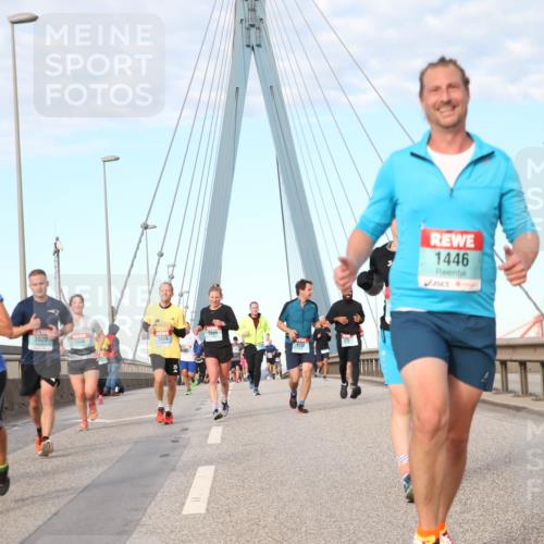 03.10.2024 - Köhlbrandbrückenlauf Jannik Wohlers http://msf.ph/oto/7175124 03.10.2024 09:42:53 Position 2 1892, 3020, 1546, 2439, 2840, 1232, 1446, 1499 meine-sportfotos.de