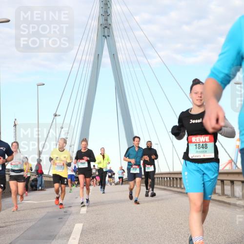 03.10.2024 - Köhlbrandbrückenlauf Jannik Wohlers http://msf.ph/oto/7175212 03.10.2024 09:42:54 Position 2 2840, 3020, 1546, 2439, 1848, 1446 meine-sportfotos.de