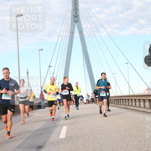 03.10.2024 - Köhlbrandbrückenlauf Jannik Wohlers http://msf.ph/oto/7176316 03.10.2024 09:42:54 Position 2 3020, 2840, 2439, 1232, 1848 meine-sportfotos.de