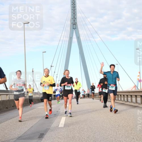 03.10.2024 - Köhlbrandbrückenlauf Jannik Wohlers http://msf.ph/oto/7176438 03.10.2024 09:42:55 Position 2 3020, 1546, 2439, 2840, 1232 meine-sportfotos.de