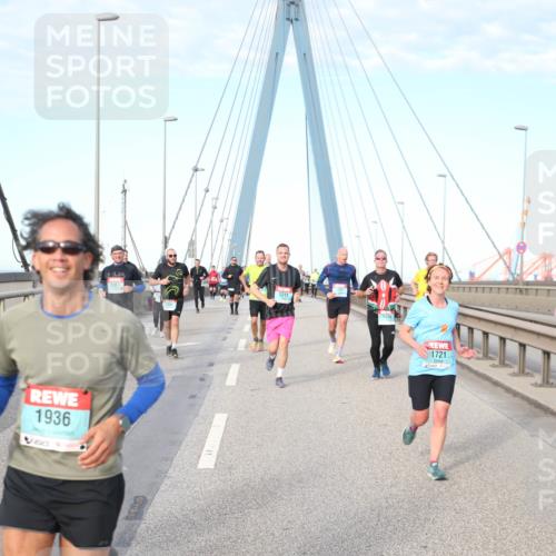 03.10.2024 - Köhlbrandbrückenlauf Jannik Wohlers http://msf.ph/oto/7176959 03.10.2024 09:43:09 Position 2 1279, 1936, 1211, 1984, 1721, 1900 meine-sportfotos.de