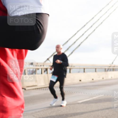 03.10.2024 - Köhlbrandbrückenlauf Matties Gatica Varas http://msf.ph/oto/7176993 03.10.2024 09:23:24 Position 2 1266 meine-sportfotos.de