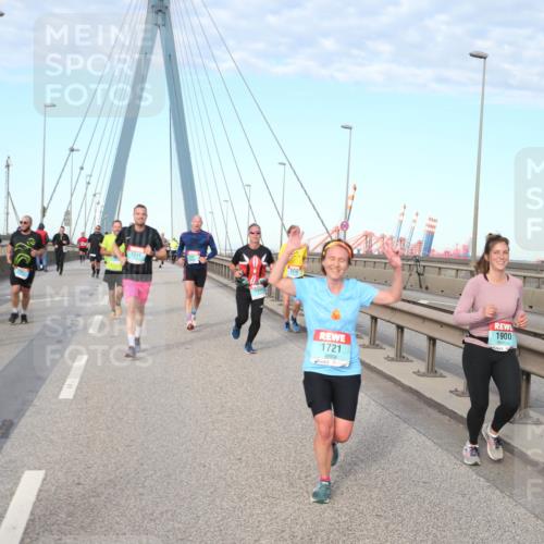 03.10.2024 - Köhlbrandbrückenlauf Jannik Wohlers http://msf.ph/oto/7177013 03.10.2024 09:43:10 Position 2 1211, 1721, 1900 meine-sportfotos.de