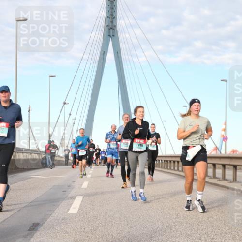 03.10.2024 - Köhlbrandbrückenlauf Jannik Wohlers http://msf.ph/oto/7179626 03.10.2024 09:43:28 Position 2 1901, 1565, 1240 meine-sportfotos.de