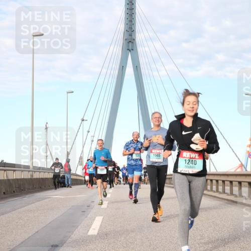 03.10.2024 - Köhlbrandbrückenlauf Jannik Wohlers http://msf.ph/oto/7179648 03.10.2024 09:43:30 Position 2 1541, 1565, 1240 meine-sportfotos.de