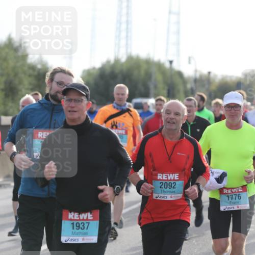 03.10.2024 - Köhlbrandbrückenlauf Fuchs,  Jonas http://msf.ph/oto/7180794 03.10.2024 09:16:06 Position 3 1842, 1929, 1937, 2092, 1776, 1836 meine-sportfotos.de