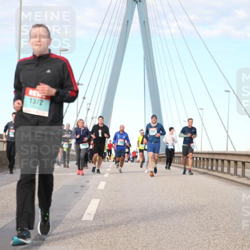 03.10.2024 - Köhlbrandbrückenlauf Jannik Wohlers http://msf.ph/oto/7180917 03.10.2024 09:43:39 Position 2 1372, 1842, 1649, 3107 meine-sportfotos.de