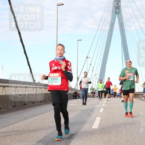 03.10.2024 - Köhlbrandbrückenlauf Jannik Wohlers http://msf.ph/oto/7183153 03.10.2024 09:43:49 Position 2 1909, 1908, 95, 1921, 753, 1686 meine-sportfotos.de