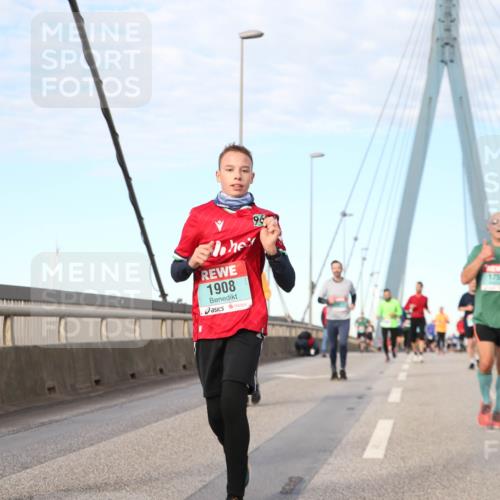 03.10.2024 - Köhlbrandbrückenlauf Jannik Wohlers http://msf.ph/oto/7183202 03.10.2024 09:43:49 Position 2 1909, 1908, 96, 1753 meine-sportfotos.de