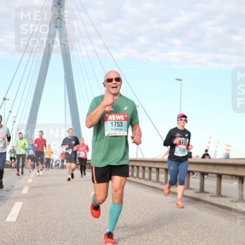 03.10.2024 - Köhlbrandbrückenlauf Jannik Wohlers http://msf.ph/oto/7183674 03.10.2024 09:43:51 Position 2 1921, 1753, 1686 meine-sportfotos.de