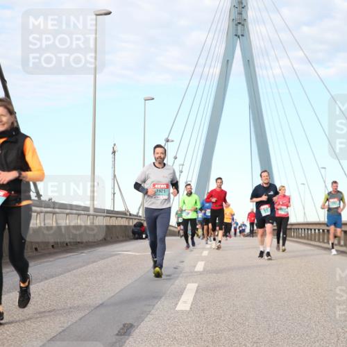 03.10.2024 - Köhlbrandbrückenlauf Jannik Wohlers http://msf.ph/oto/7183884 03.10.2024 09:43:51 Position 2 1921 meine-sportfotos.de