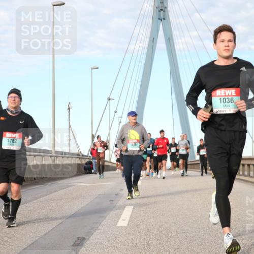03.10.2024 - Köhlbrandbrückenlauf Jannik Wohlers http://msf.ph/oto/7186650 03.10.2024 09:44:17 Position 2 1762, 1080, 1036 meine-sportfotos.de