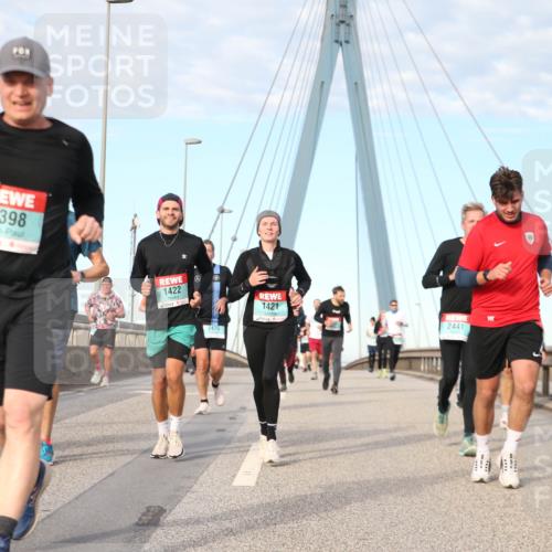 03.10.2024 - Köhlbrandbrückenlauf Jannik Wohlers http://msf.ph/oto/7187269 03.10.2024 09:44:23 Position 2 1398, 1422, 1421, 2441 meine-sportfotos.de