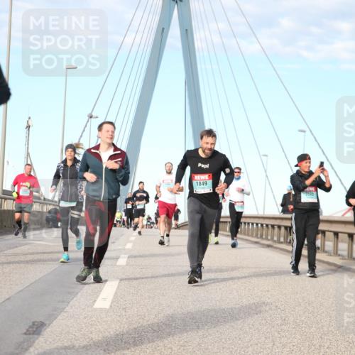 03.10.2024 - Köhlbrandbrückenlauf Jannik Wohlers http://msf.ph/oto/7187831 03.10.2024 09:44:27 Position 2 2475, 1849, 3585, 3588 meine-sportfotos.de