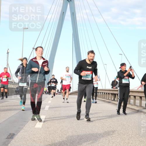 03.10.2024 - Köhlbrandbrückenlauf Jannik Wohlers http://msf.ph/oto/7187868 03.10.2024 09:44:27 Position 2 849, 1596, 3585, 3588 meine-sportfotos.de