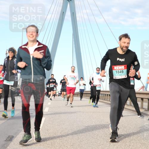 03.10.2024 - Köhlbrandbrückenlauf Jannik Wohlers http://msf.ph/oto/7188929 03.10.2024 09:44:28 Position 2 1849, 1596, 585 meine-sportfotos.de