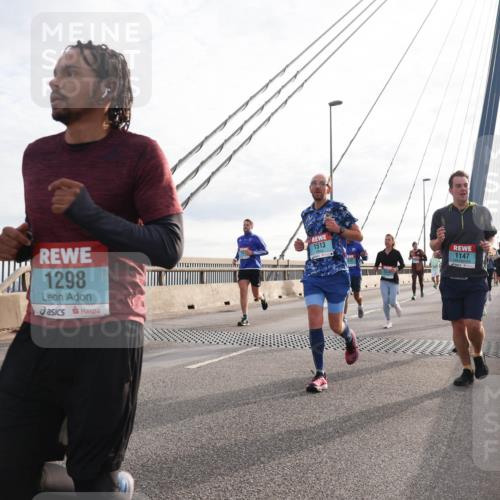 03.10.2024 - Köhlbrandbrückenlauf Matties Gatica Varas http://msf.ph/oto/7189956 03.10.2024 09:26:52 Position 2 1298, 1513, 1147 meine-sportfotos.de