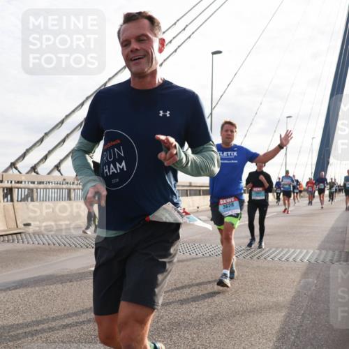 03.10.2024 - Köhlbrandbrückenlauf Matties Gatica Varas http://msf.ph/oto/7192371 03.10.2024 09:27:28 Position 2 2019, 3628, 1947 meine-sportfotos.de