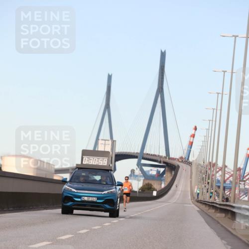 03.10.2024 - Köhlbrandbrückenlauf Fuchs,  Jonas http://msf.ph/oto/7193119 03.10.2024 09:30:43 Position 3 0, 30, 59, 124 meine-sportfotos.de