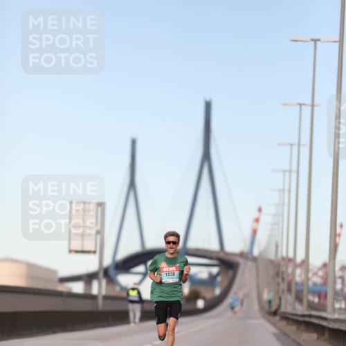 03.10.2024 - Köhlbrandbrückenlauf Fuchs,  Jonas http://msf.ph/oto/7193993 03.10.2024 09:34:01 Position 3 1038 meine-sportfotos.de