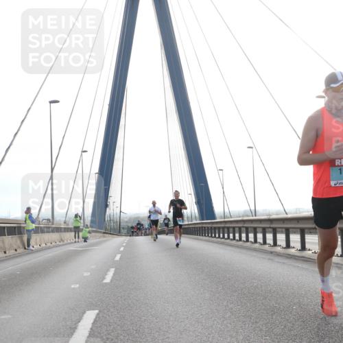 03.10.2024 - Köhlbrandbrückenlauf Jannik Wohlers http://msf.ph/oto/7194024 03.10.2024 09:19:08 Position 1 1004 meine-sportfotos.de