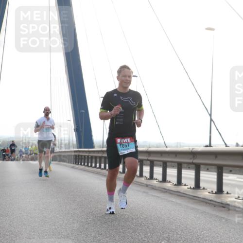 03.10.2024 - Köhlbrandbrückenlauf Jannik Wohlers http://msf.ph/oto/7194312 03.10.2024 09:19:11 Position 1 1072, 057 meine-sportfotos.de