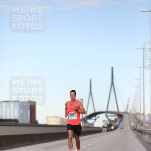 03.10.2024 - Köhlbrandbrückenlauf Fuchs,  Jonas http://msf.ph/oto/7194566 03.10.2024 09:34:16 Position 3 1006 meine-sportfotos.de