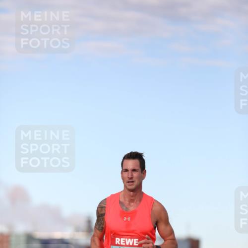 03.10.2024 - Köhlbrandbrückenlauf Fuchs,  Jonas http://msf.ph/oto/7194731 03.10.2024 09:34:18 Position 3 1006 meine-sportfotos.de